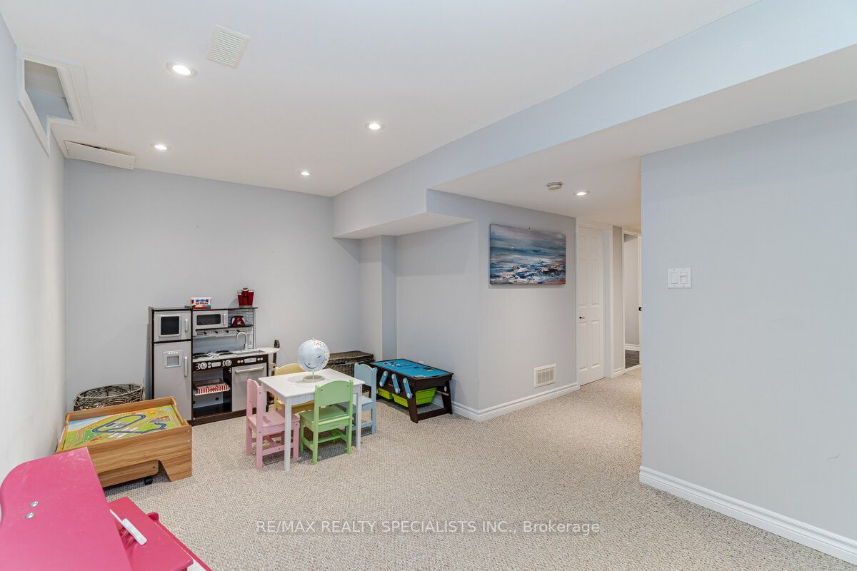 112 West Side Drive