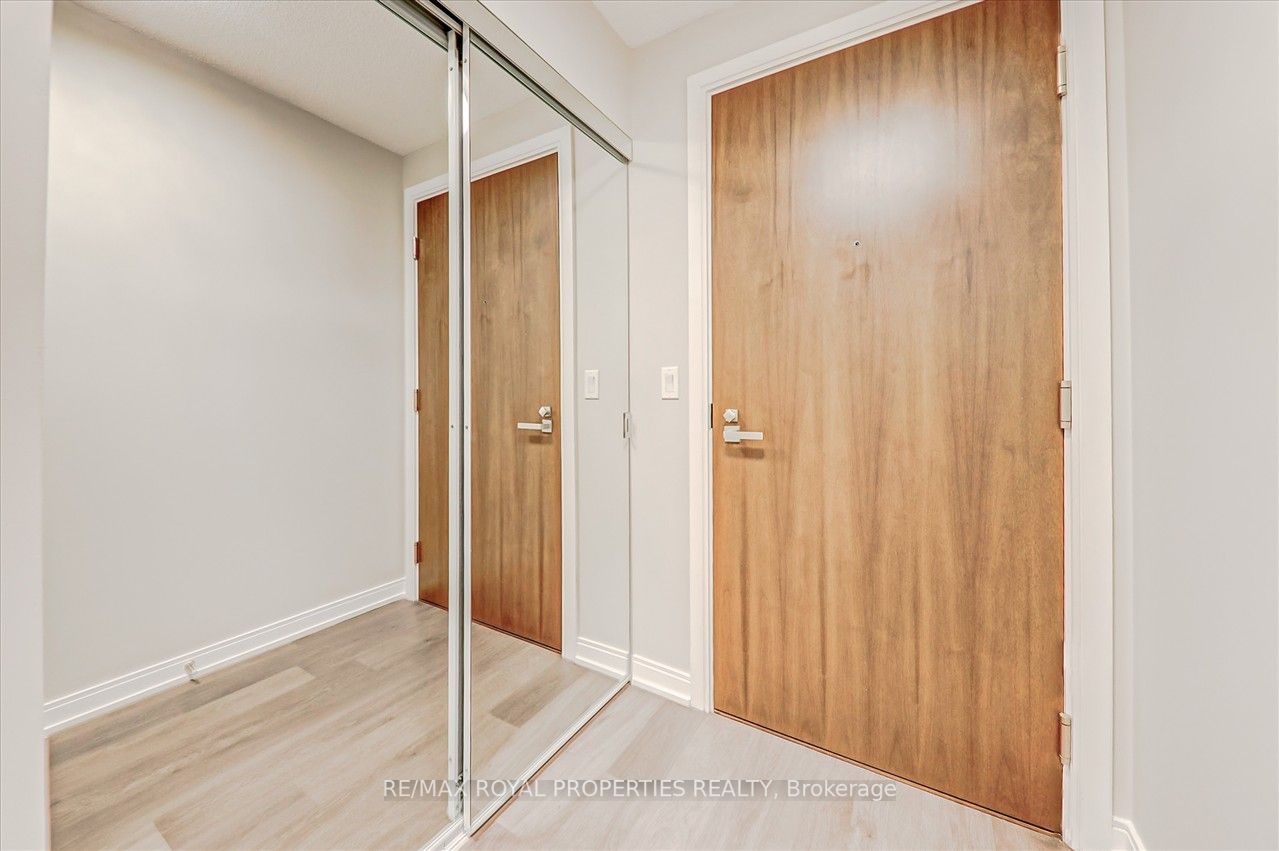 255 Village Green Sq, #2103