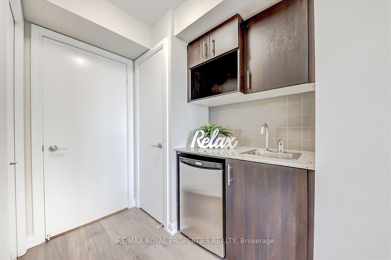 255 Village Green Sq, #2103