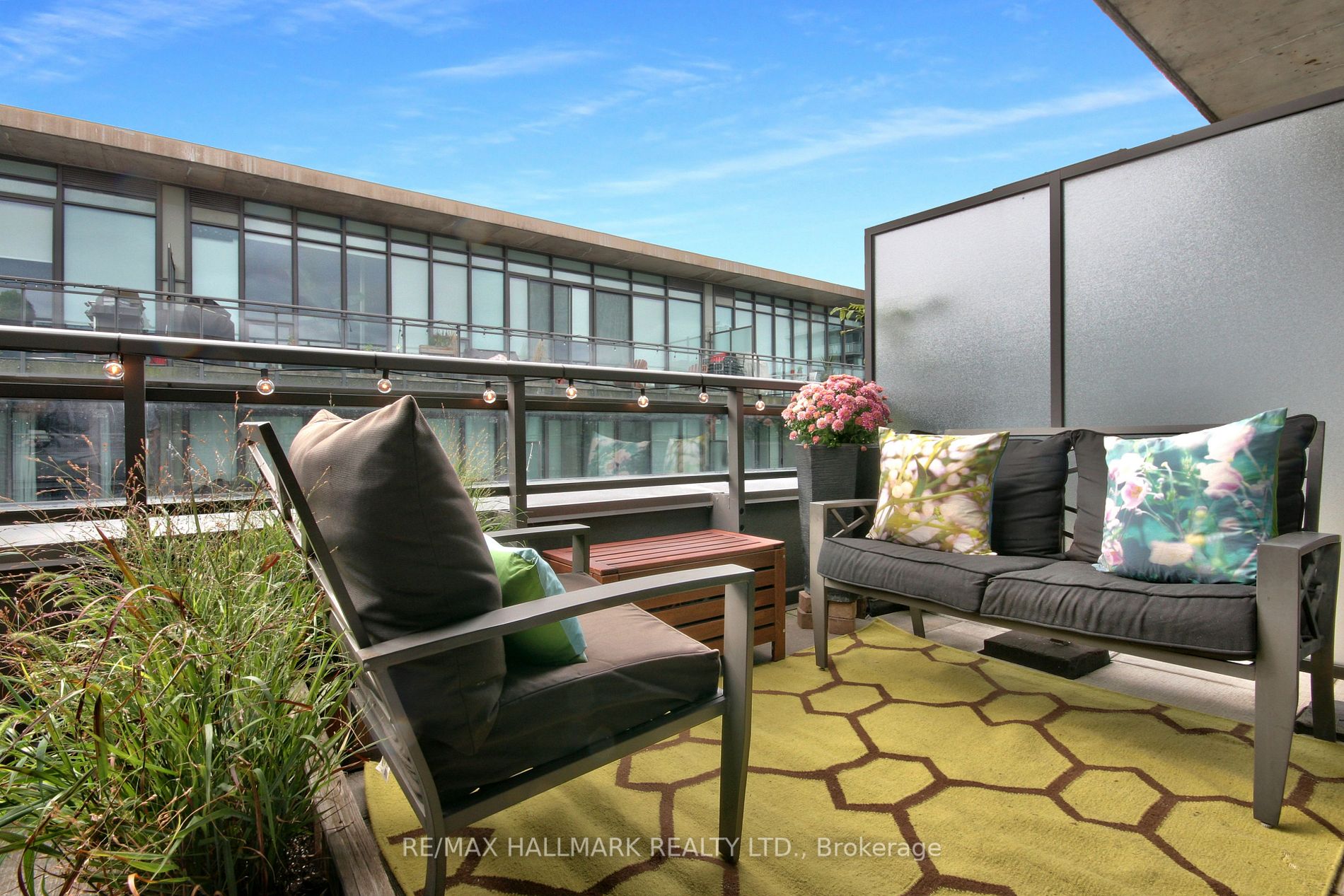 90 Broadview Avenue, #820
