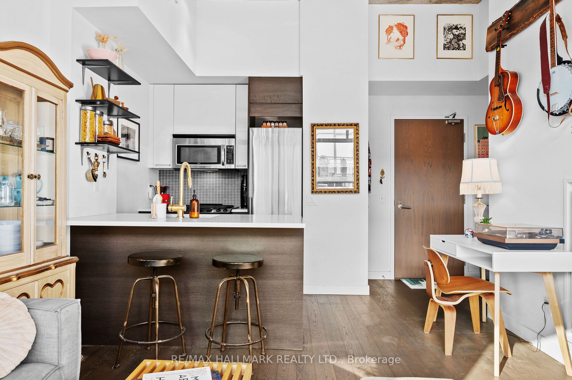 90 Broadview Avenue, #820