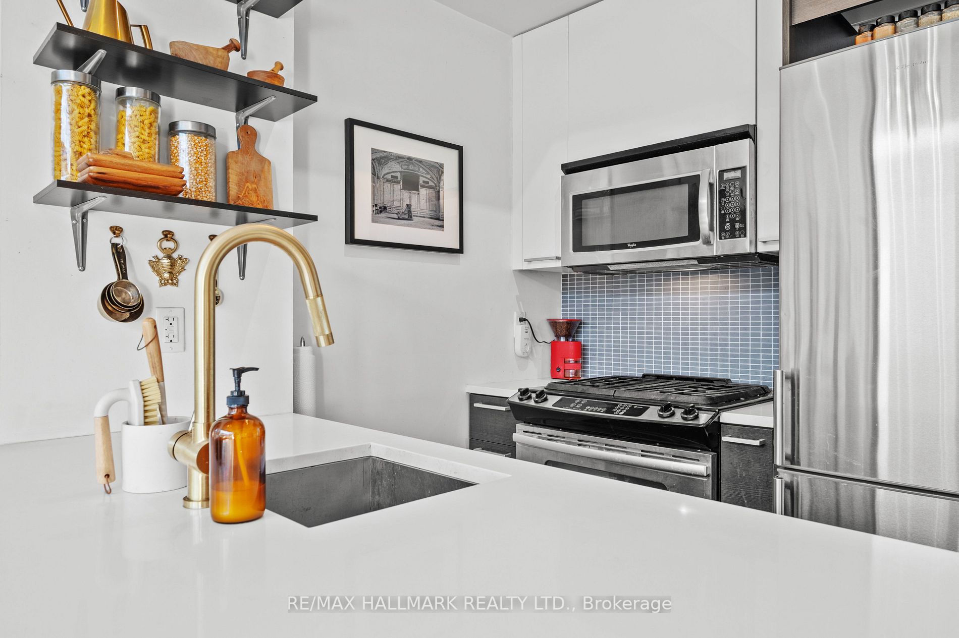 90 Broadview Avenue, #820