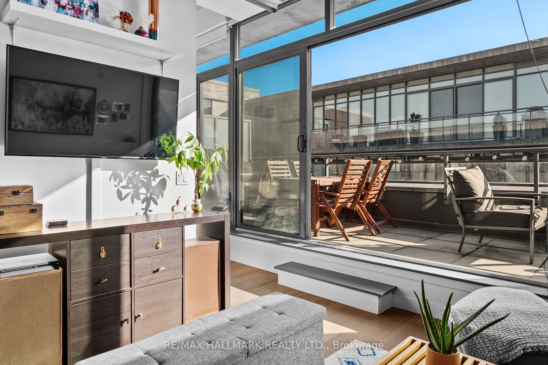 90 Broadview Avenue, #820