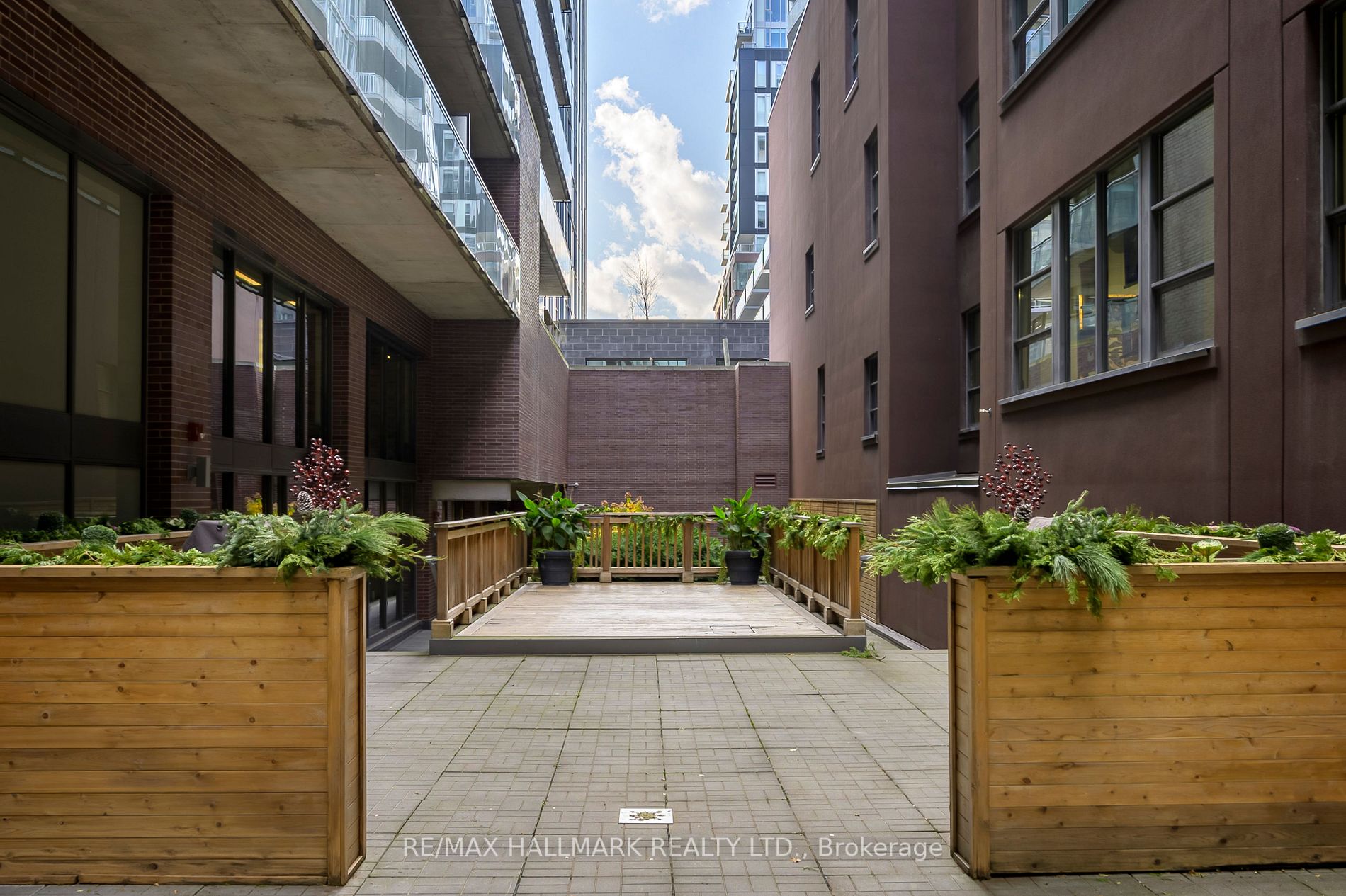 90 Broadview Avenue, #820