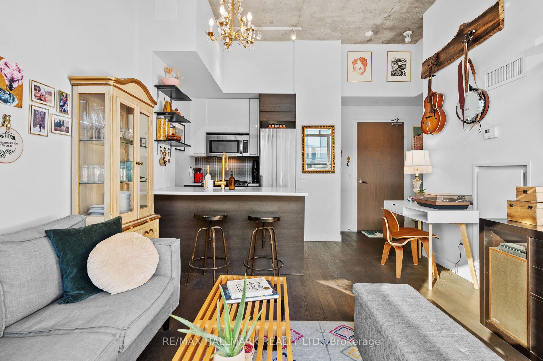 90 Broadview Avenue, #820