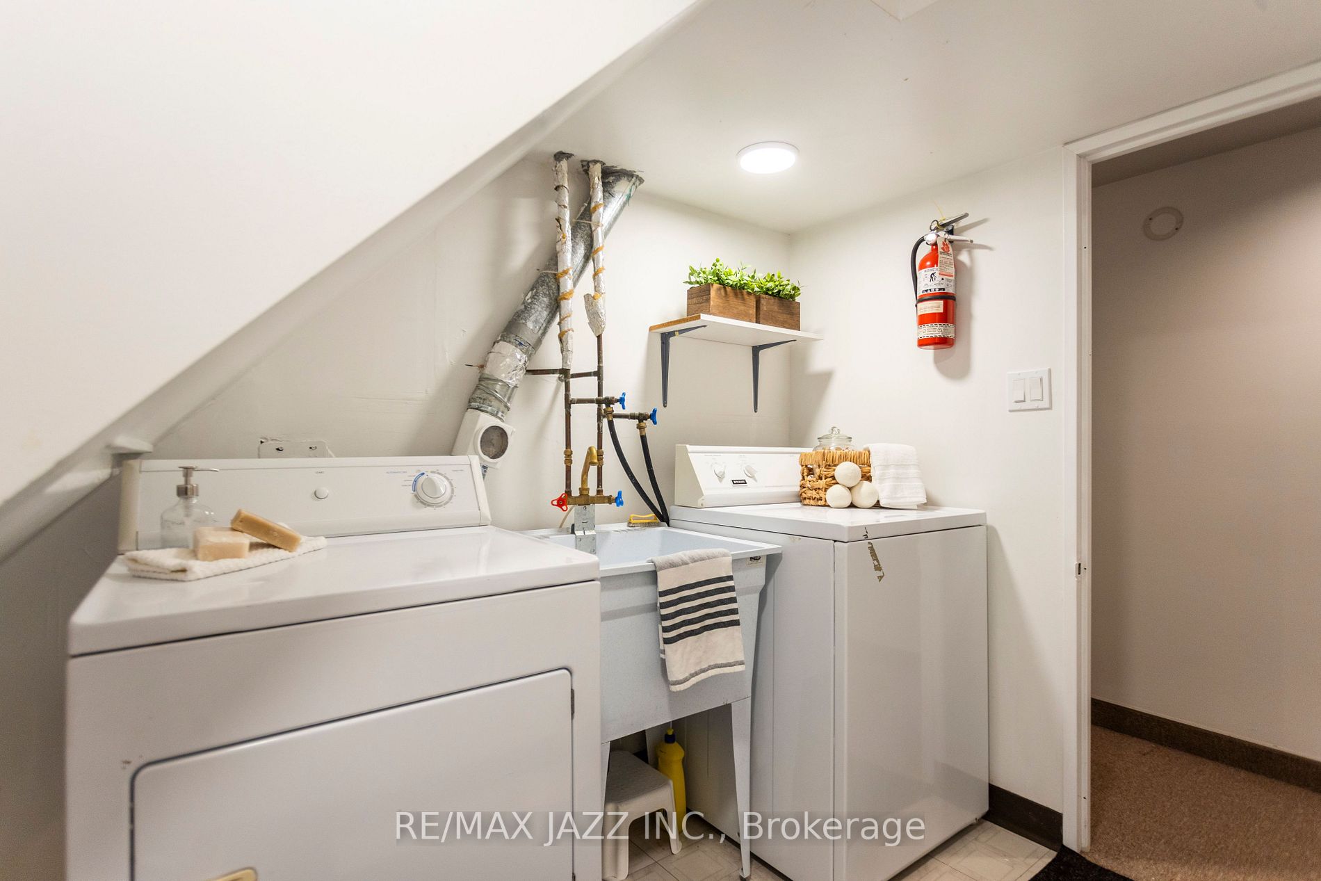 757 Edna Crt