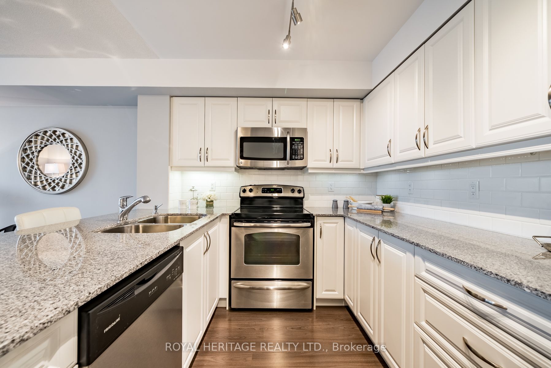 340 Watson St W, #309