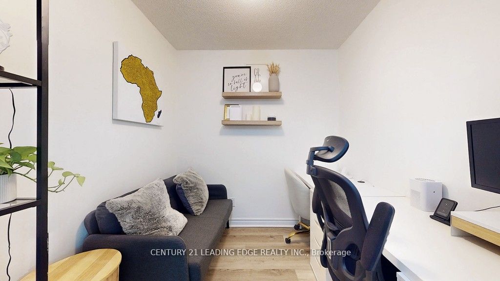 125 Village Green Sq, #806