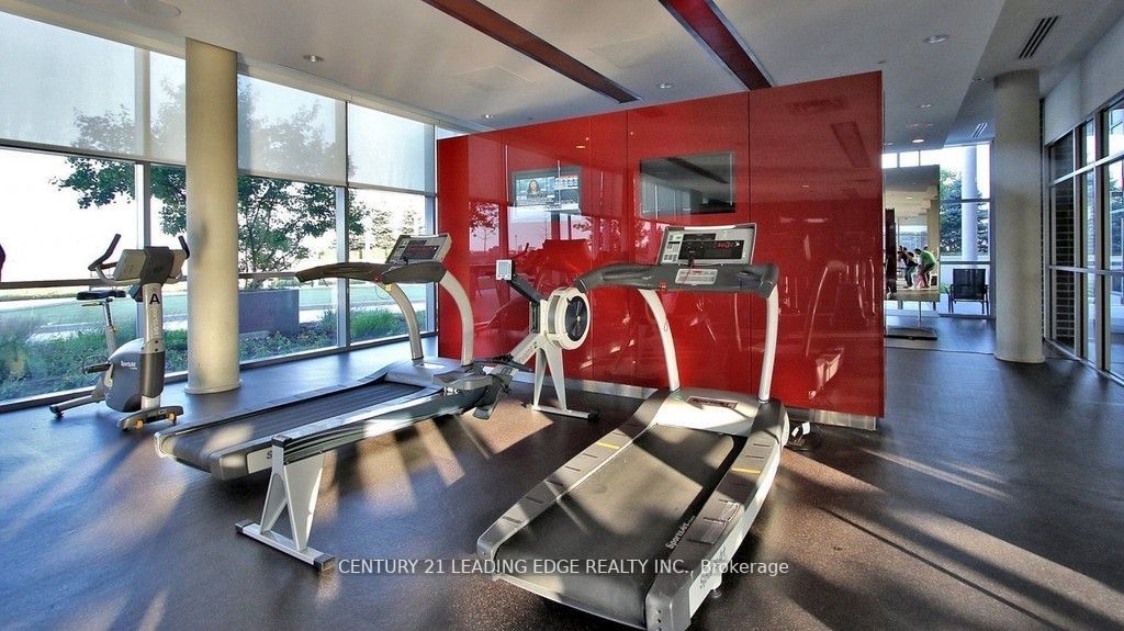 125 Village Green Sq, #806