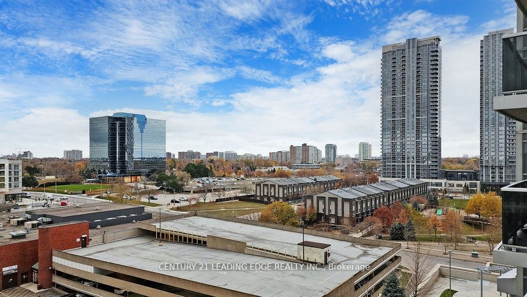 125 Village Green Sq, #806