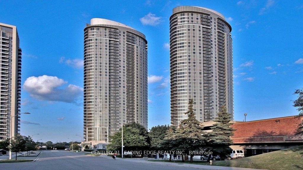 125 Village Green Sq, #806