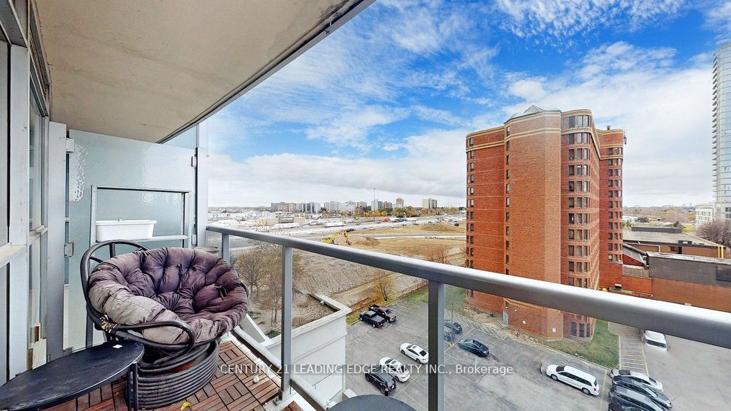 125 Village Green Sq, #806