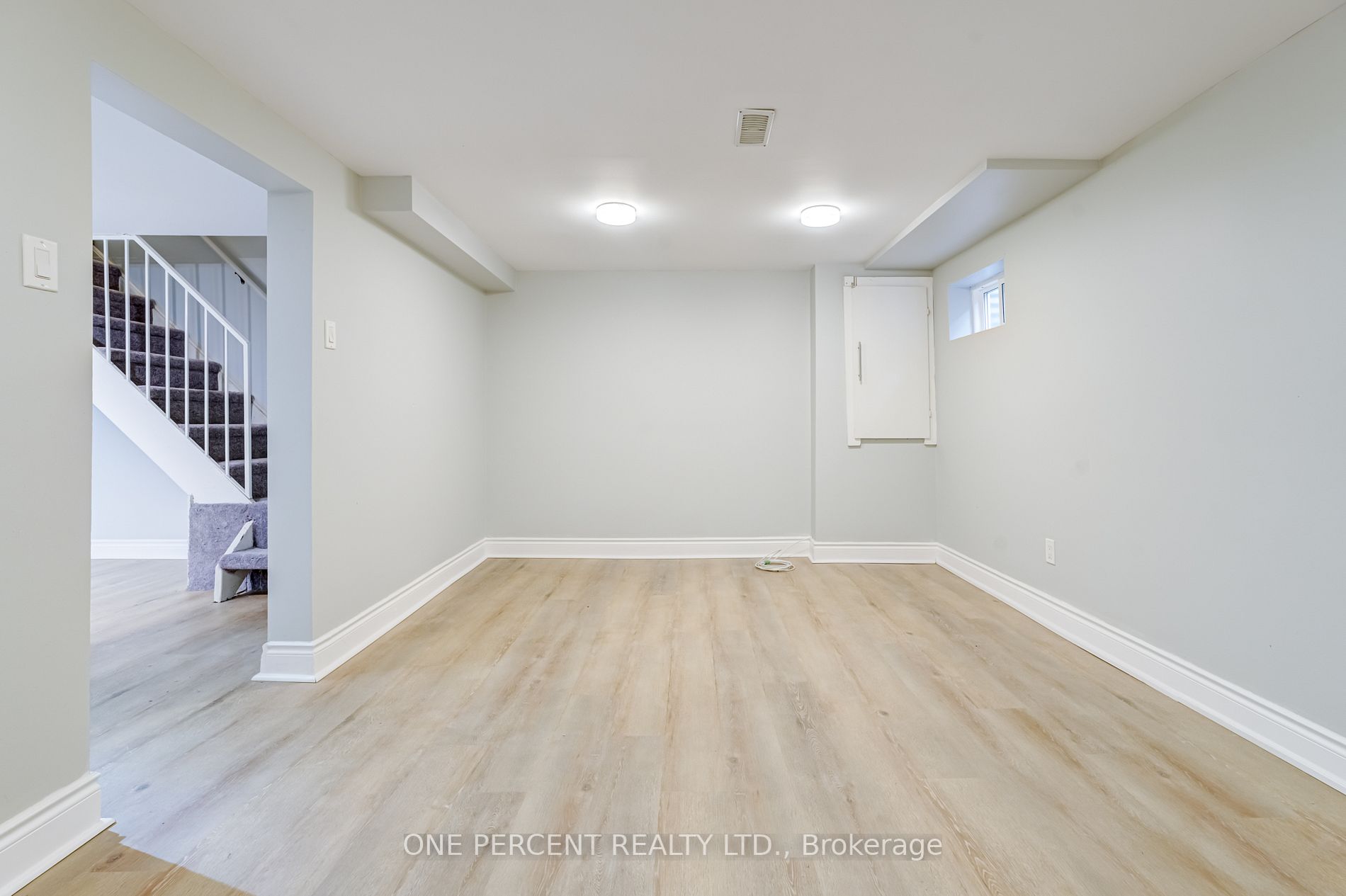 702A Krosno Blvd