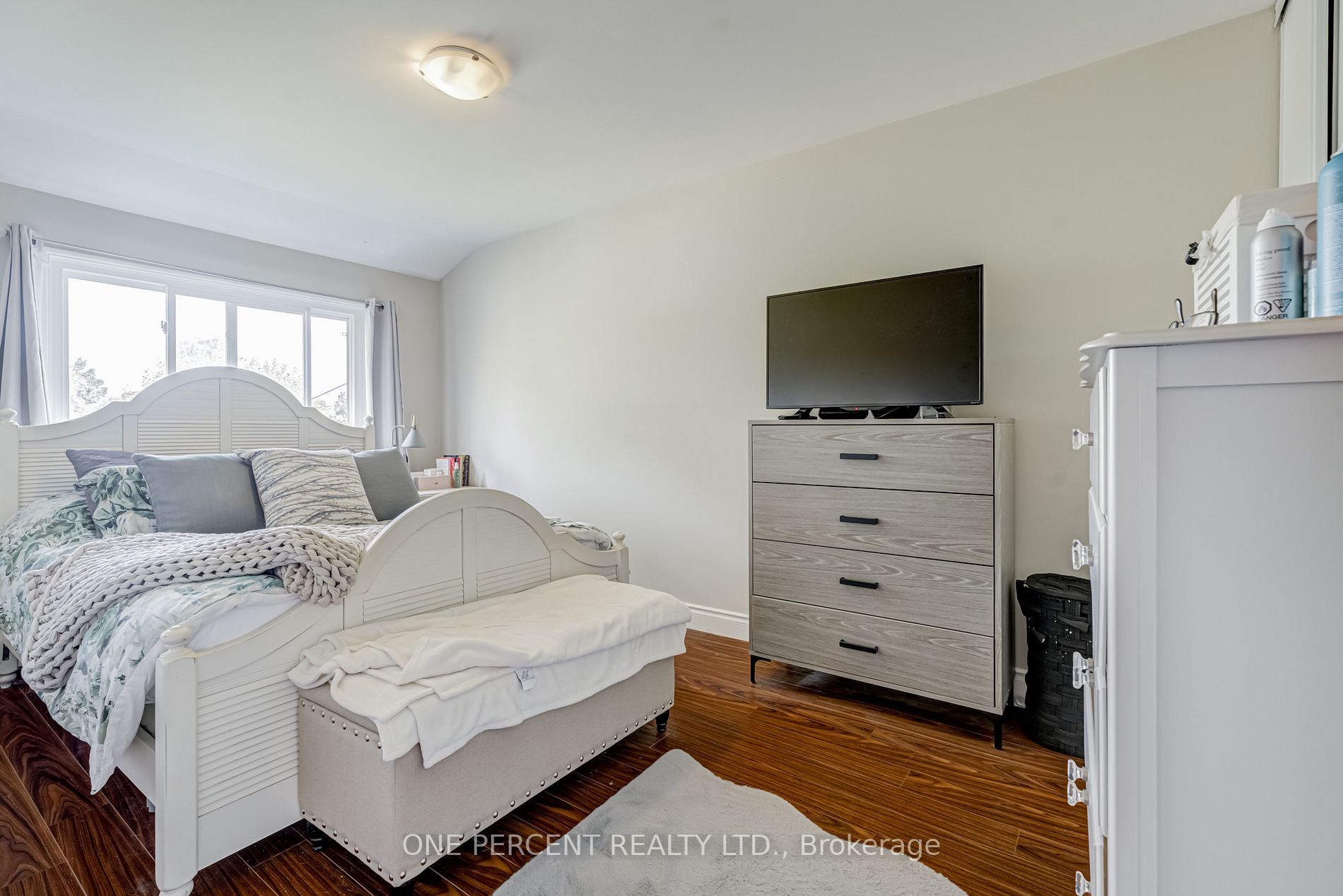 702A Krosno Blvd