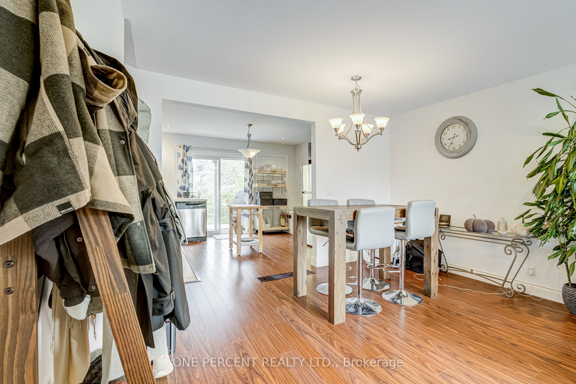 702A Krosno Blvd