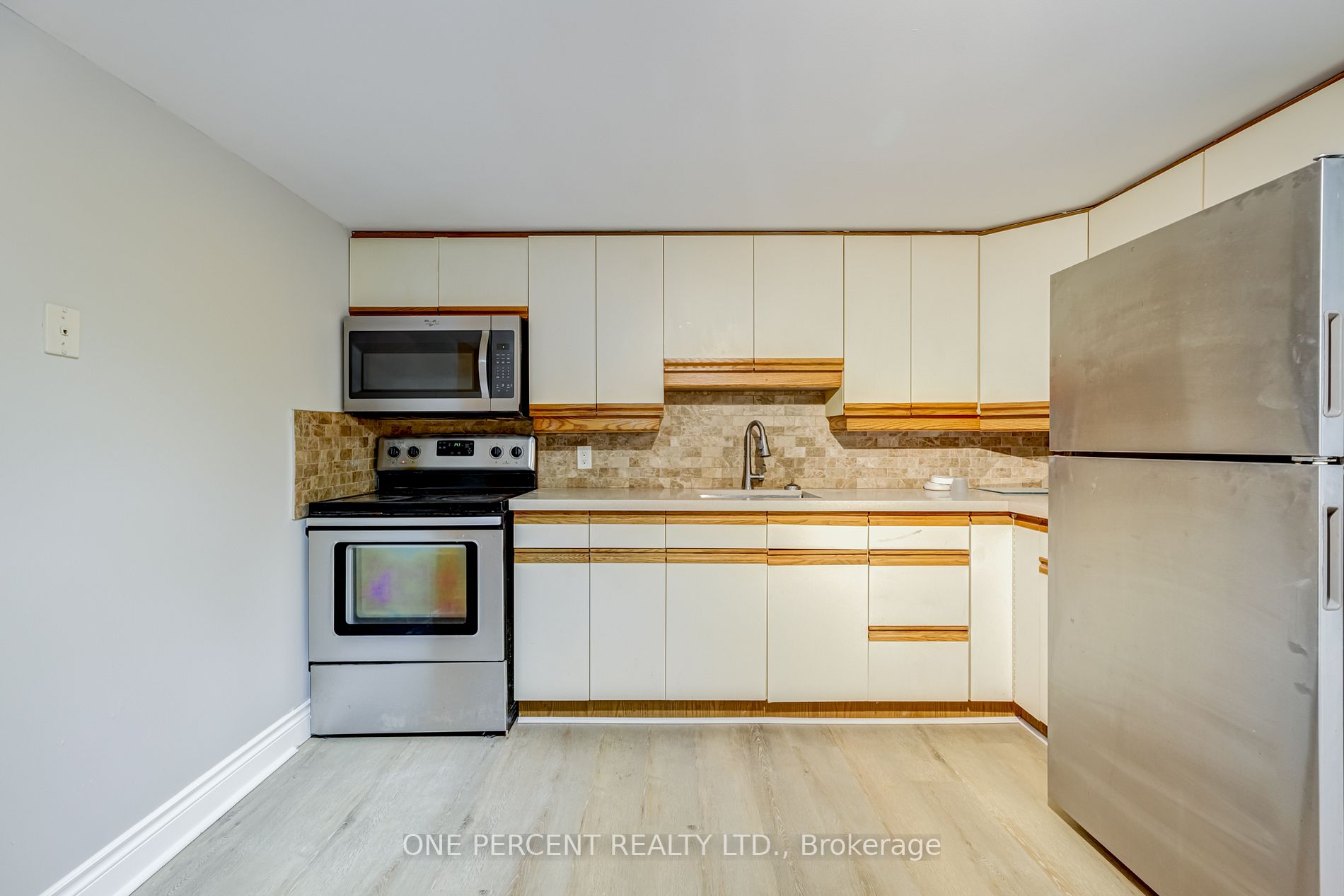 702A Krosno Blvd