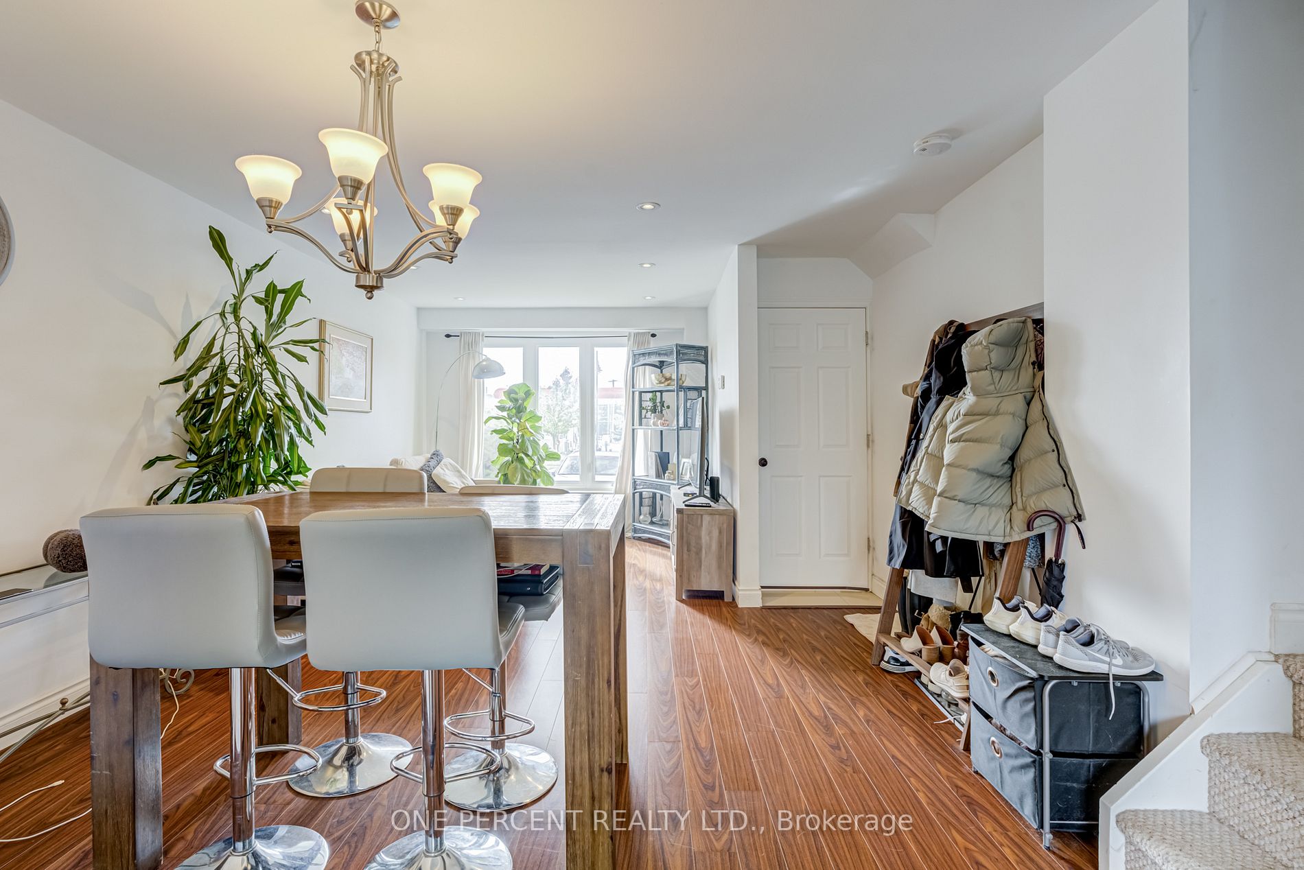 702A Krosno Blvd