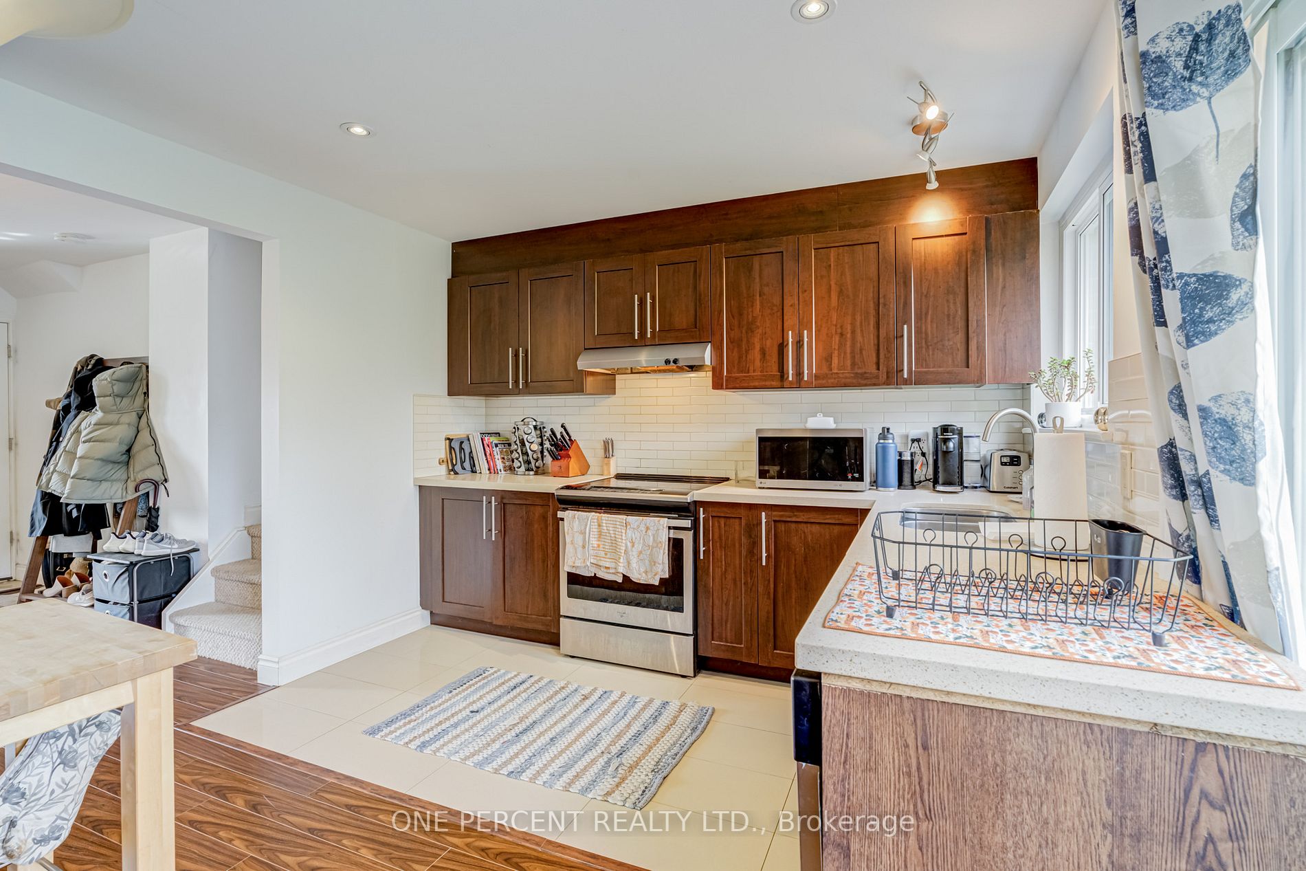 702A Krosno Blvd