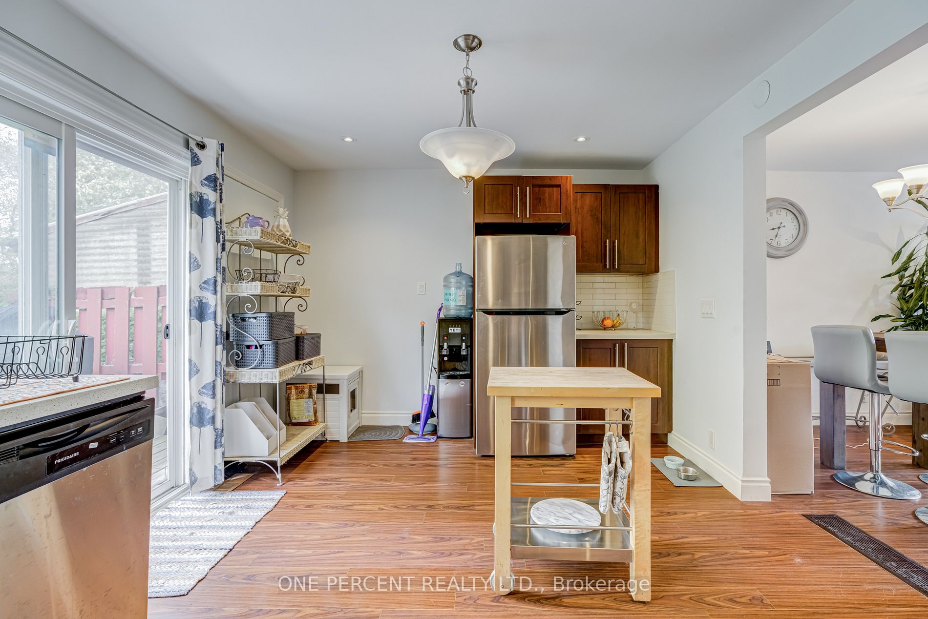 702A Krosno Blvd