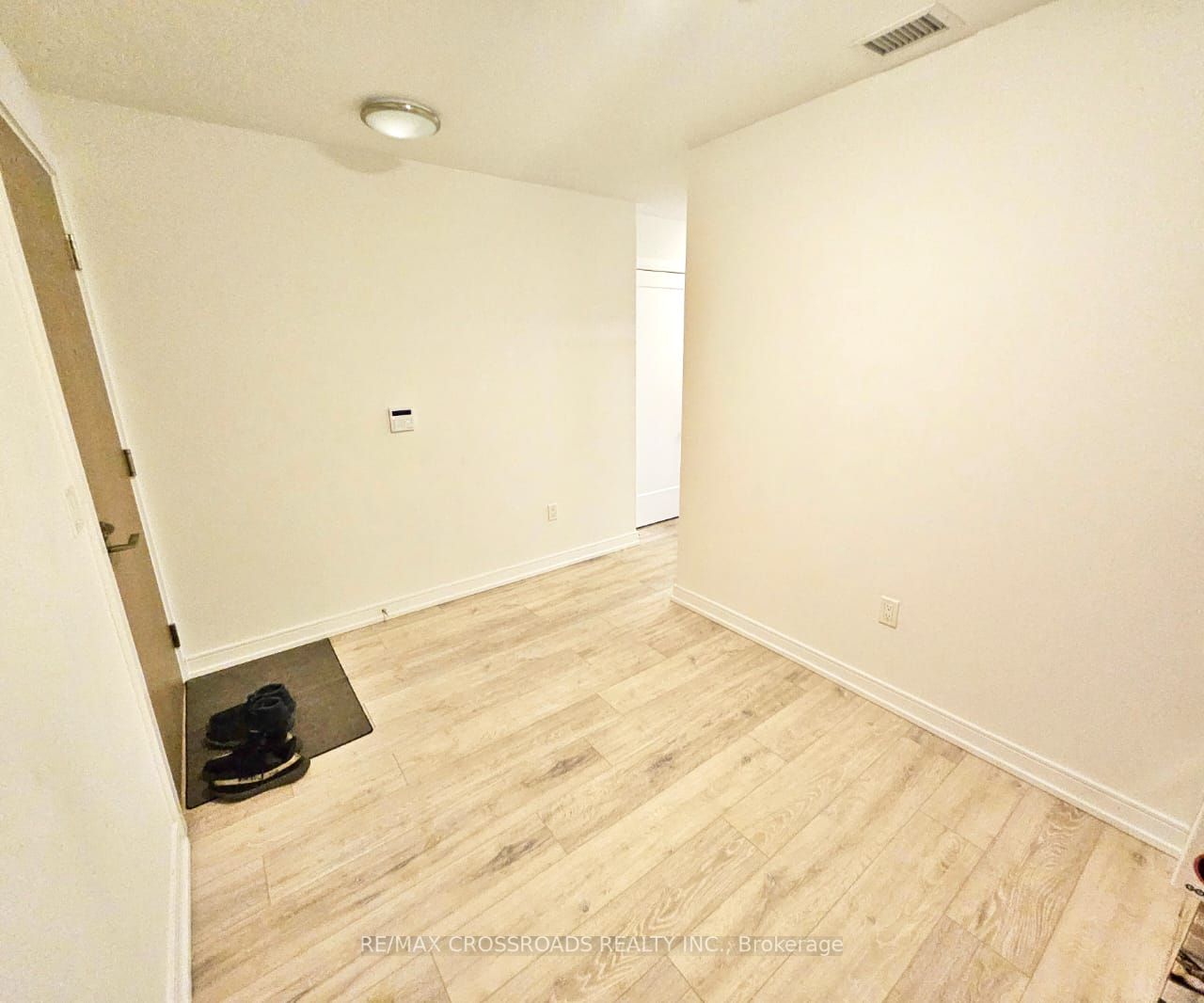 225 Village Green Sq, #212