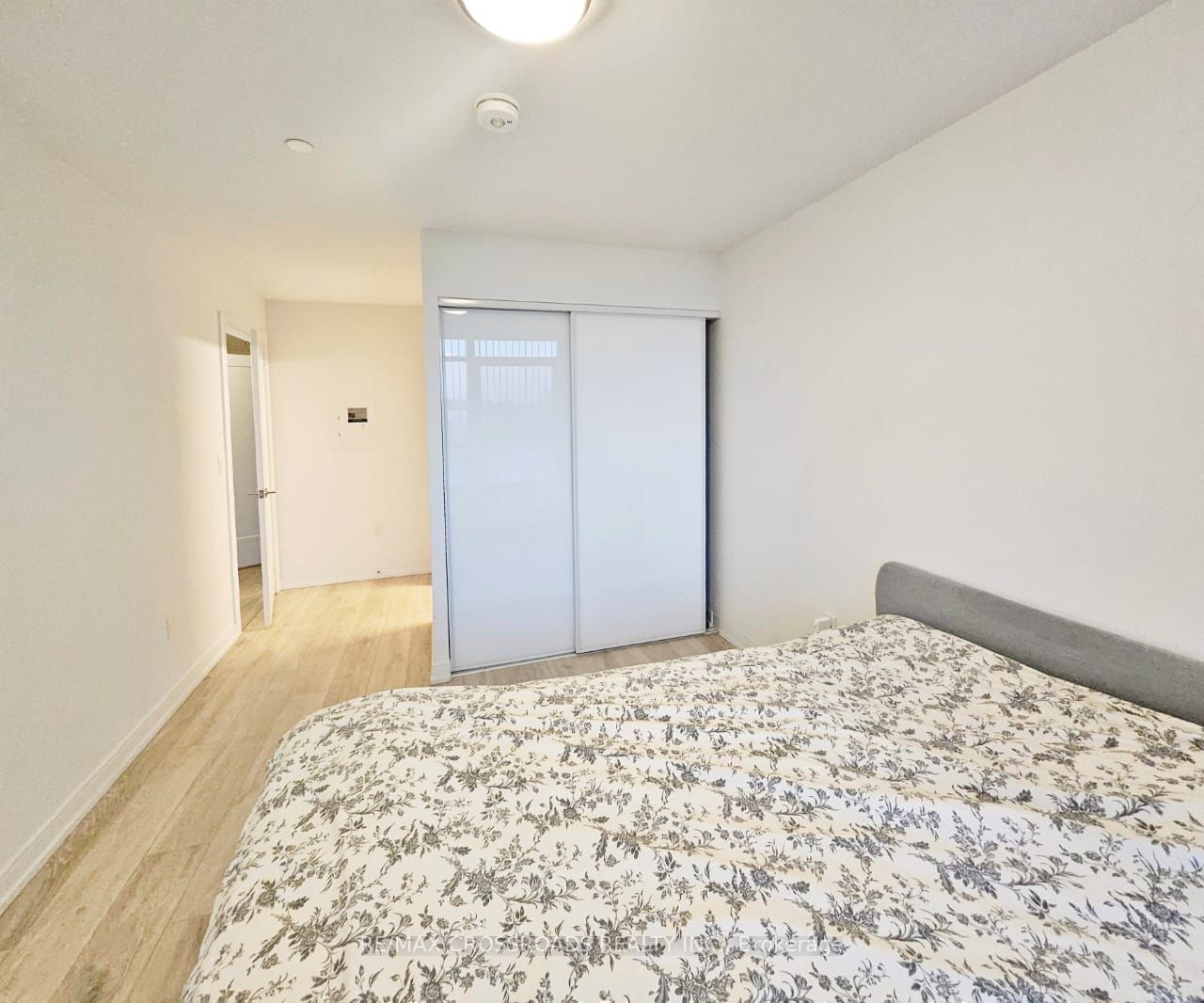 225 Village Green Sq, #212