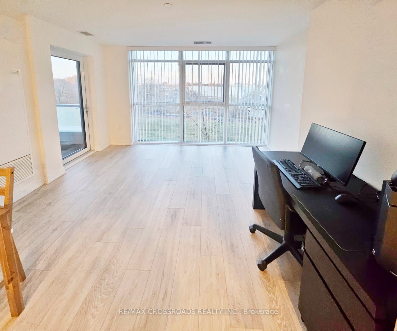 225 Village Green Sq, #212