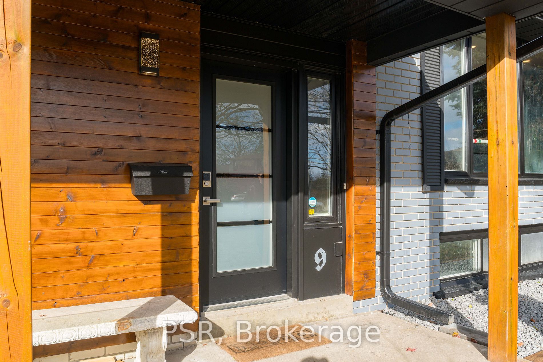 9 Farley Crt