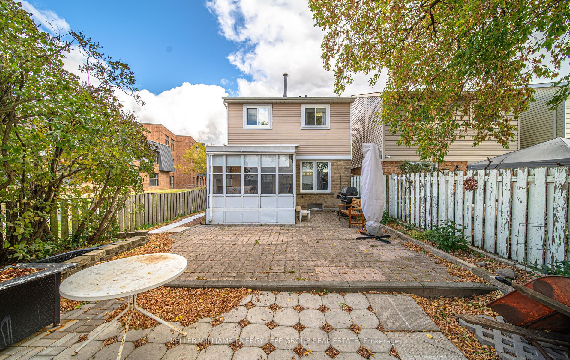 30 Greenfield Cres