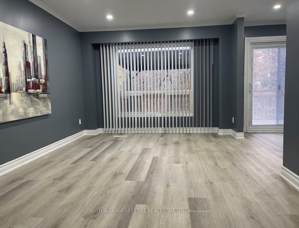 390 Camelot Crt