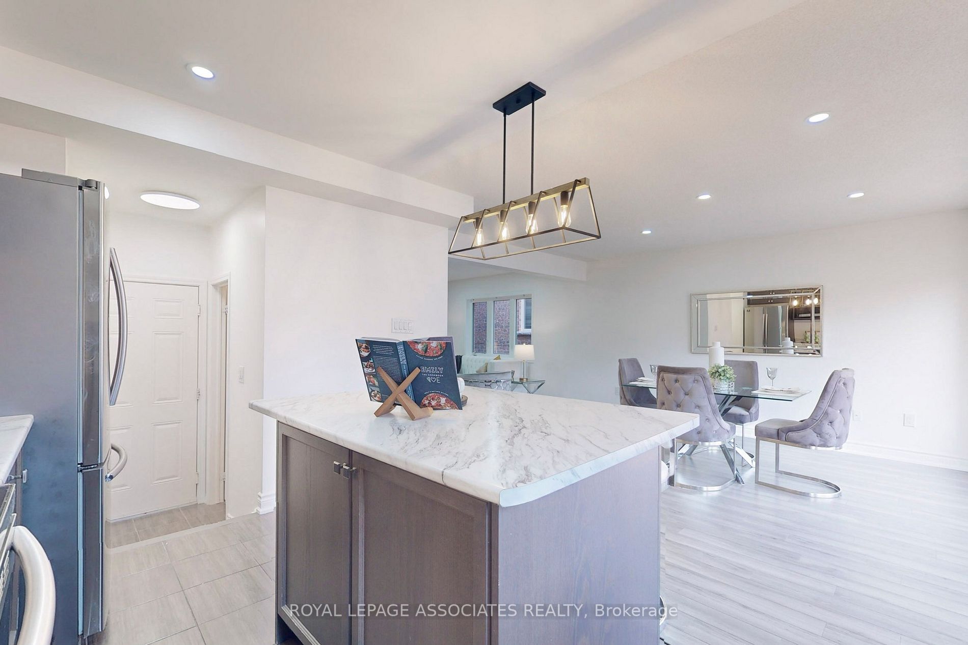 17 Camilleri Rd