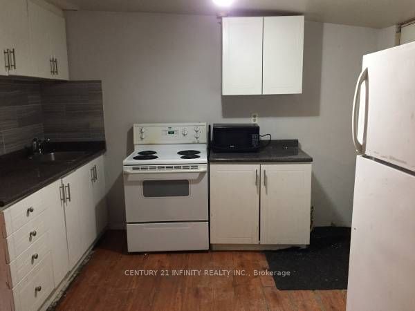 138 Simcoe St S