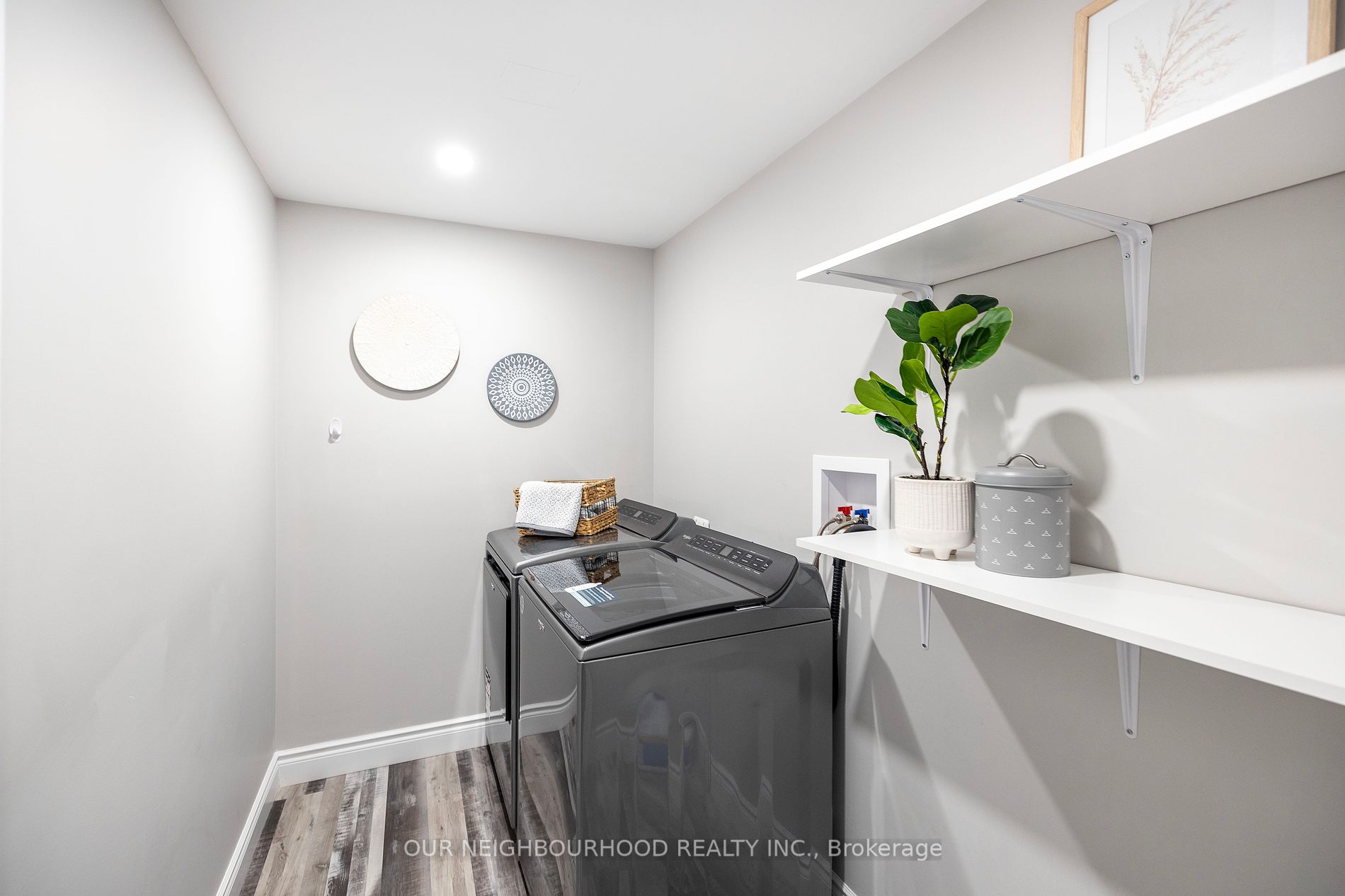 1 Mulholland Crt