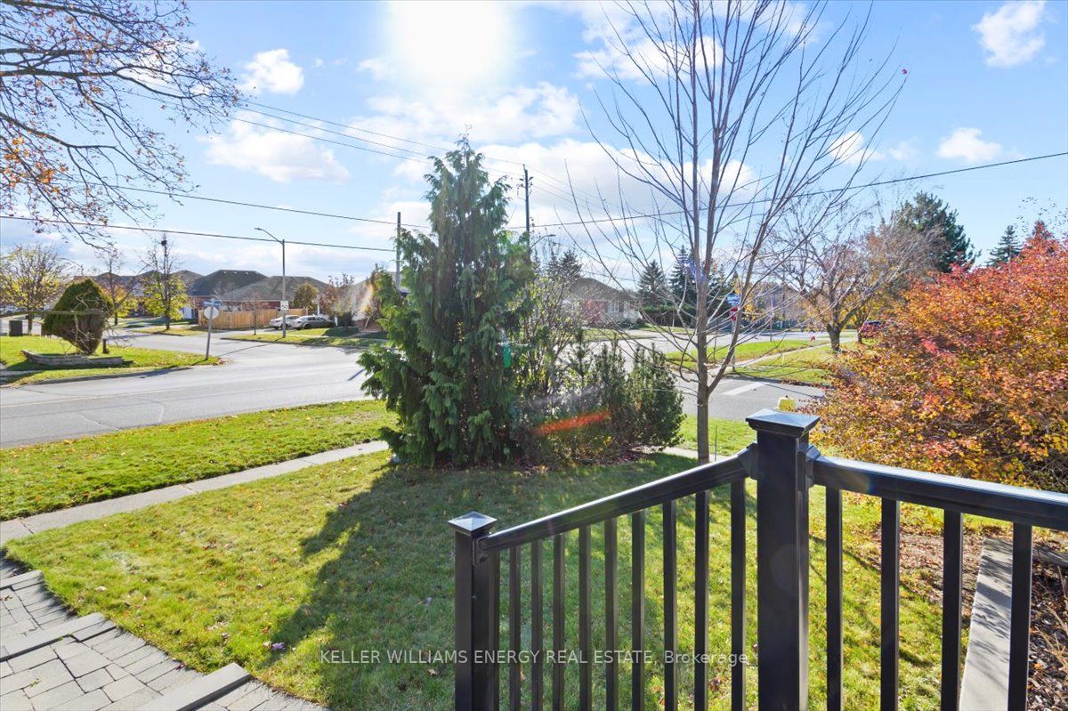 574 Adelaide Avenue W
