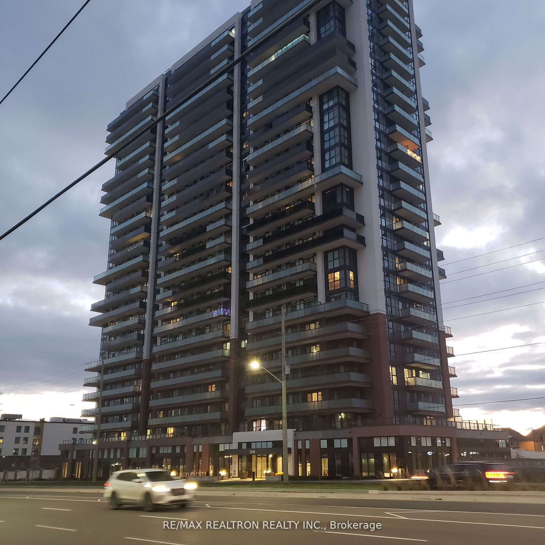 2550 Simcoe Street N, #707