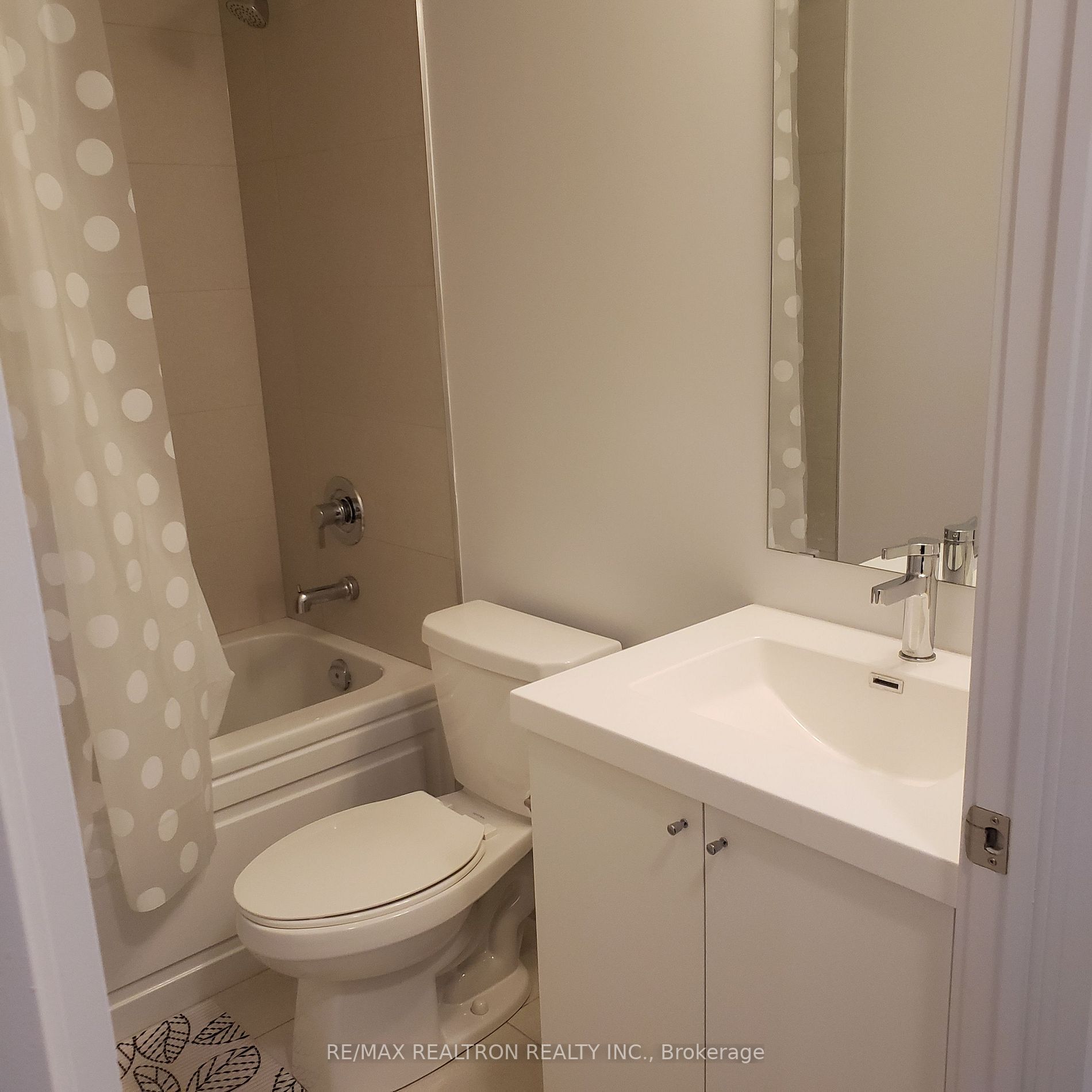 2550 Simcoe Street N, #707