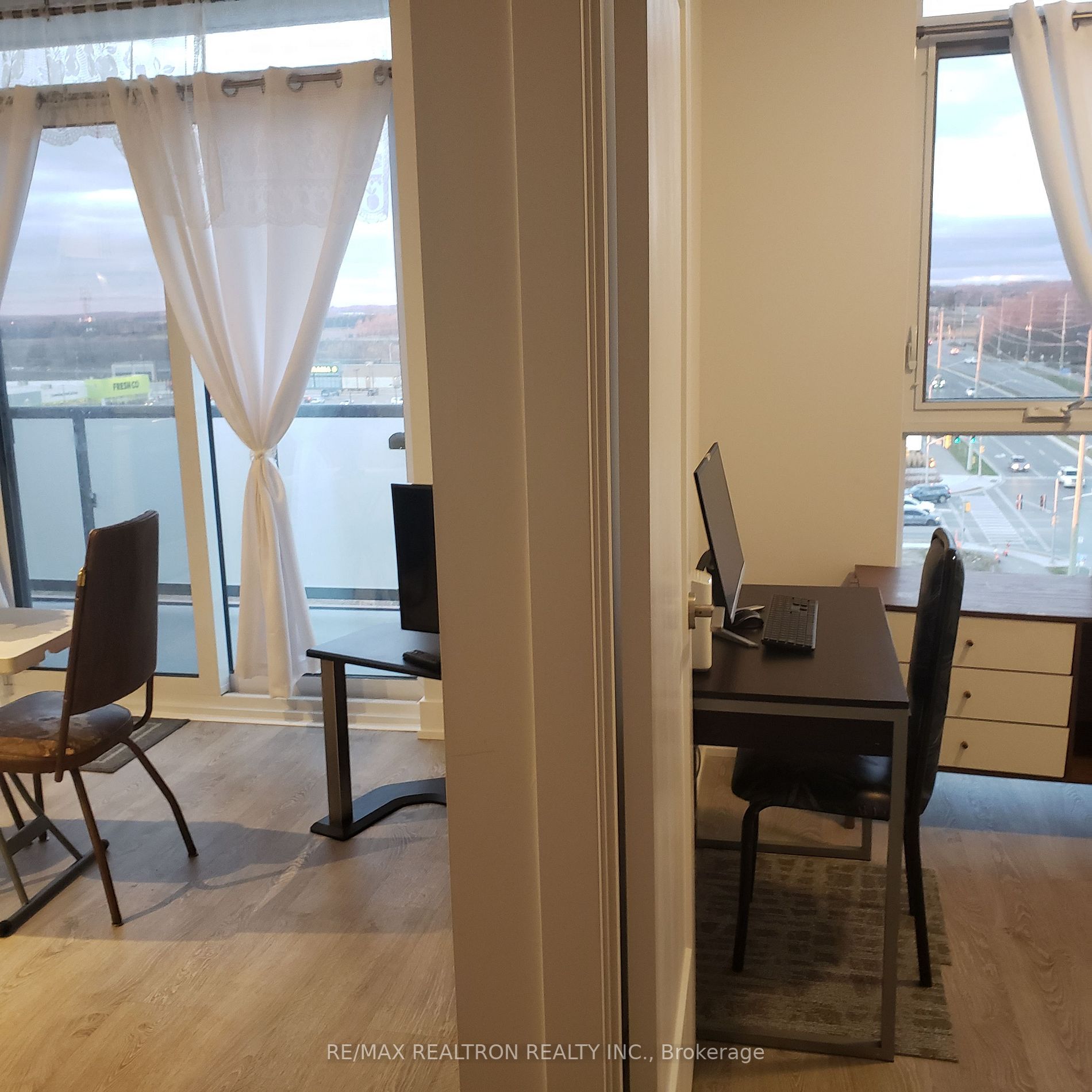 2550 Simcoe Street N, #707