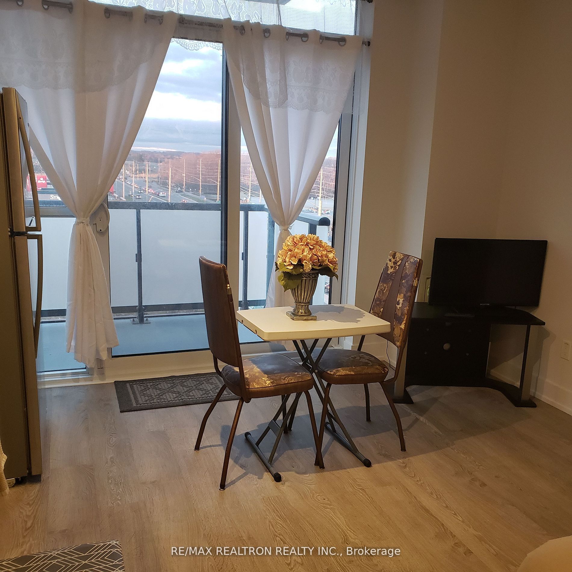 2550 Simcoe Street N, #707