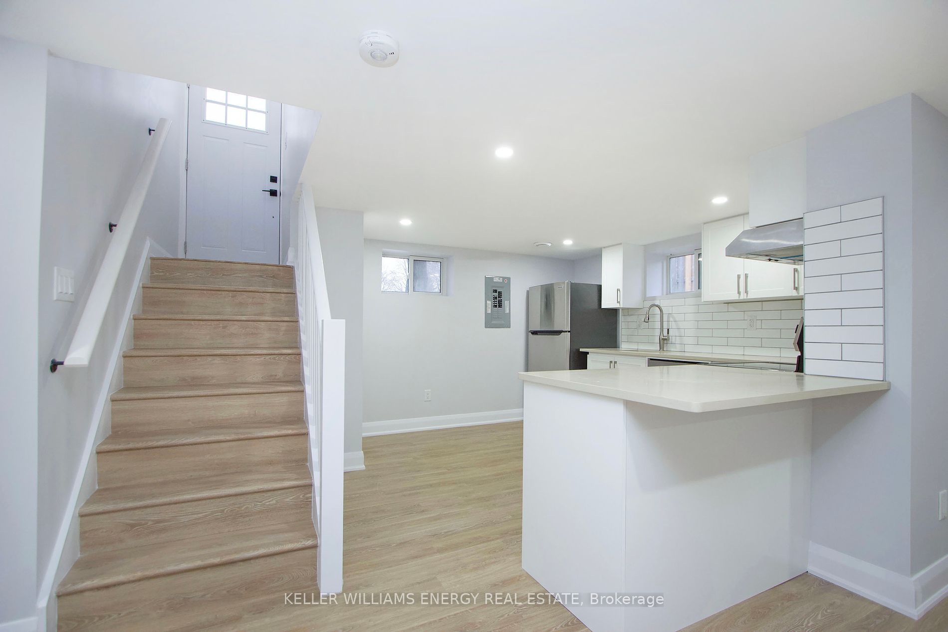 574 Olive Avenue #Lower