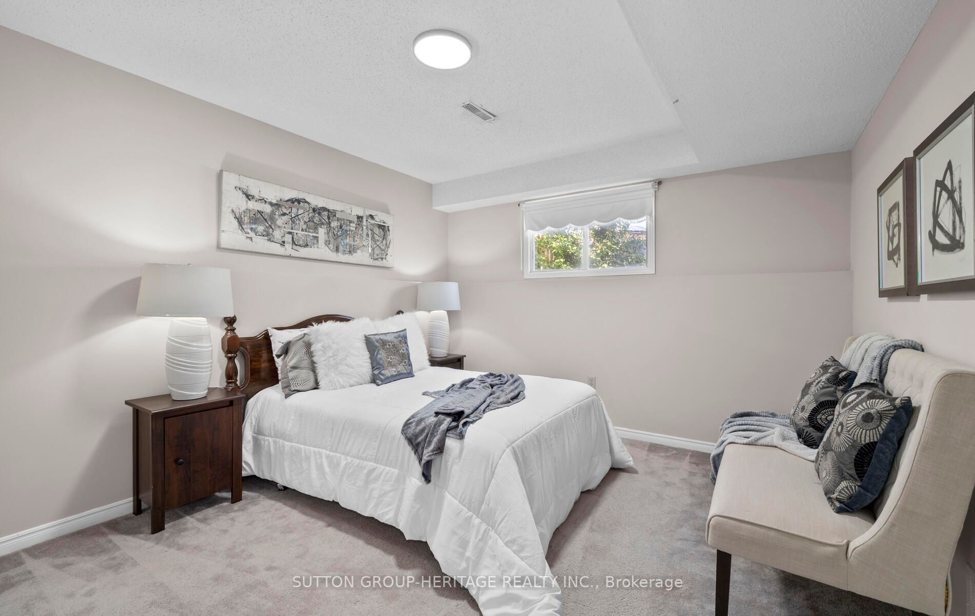260 Glenabbey Dr