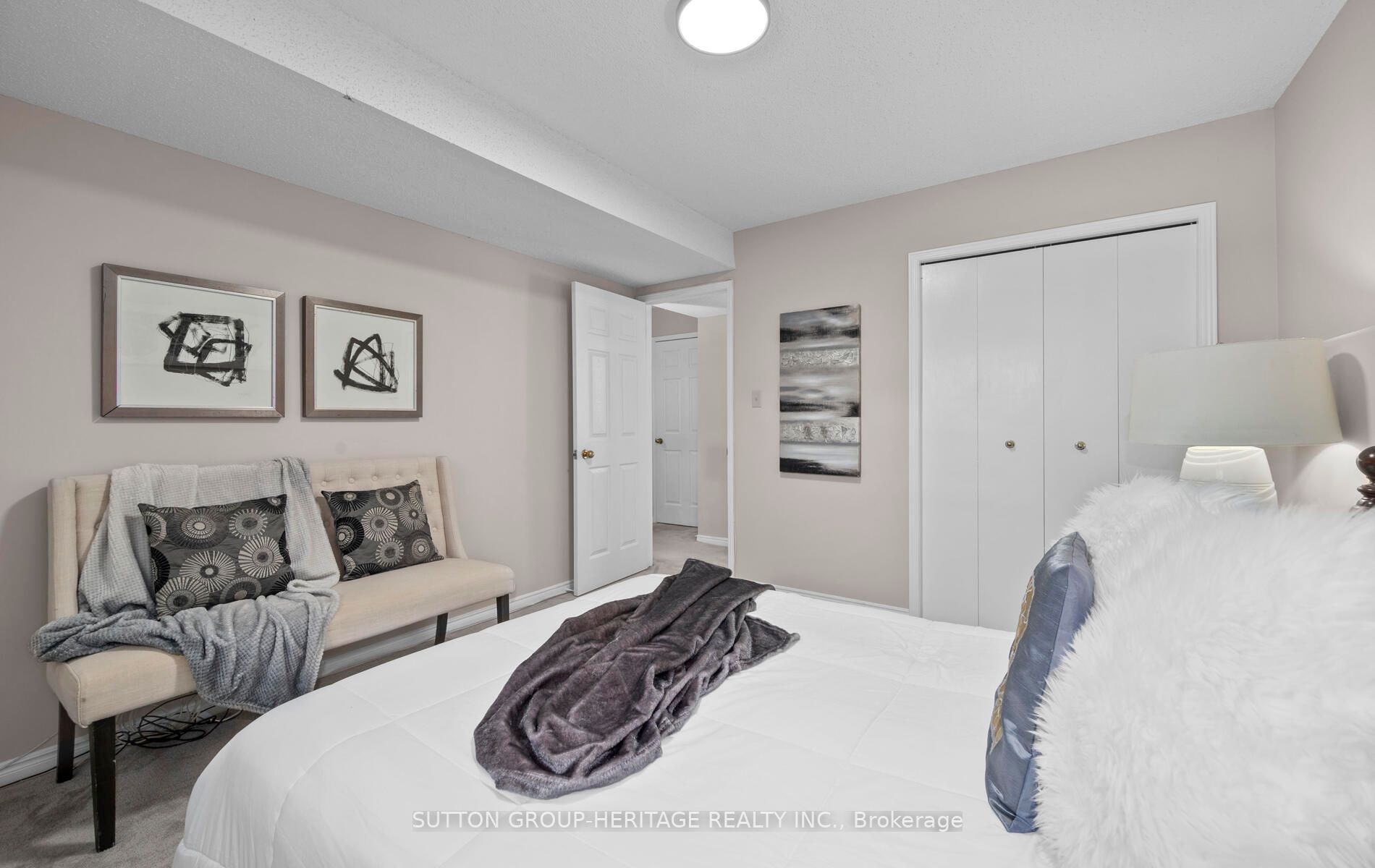 260 Glenabbey Dr