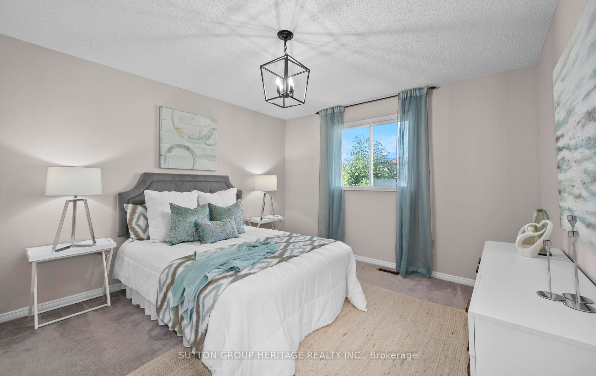 260 Glenabbey Dr
