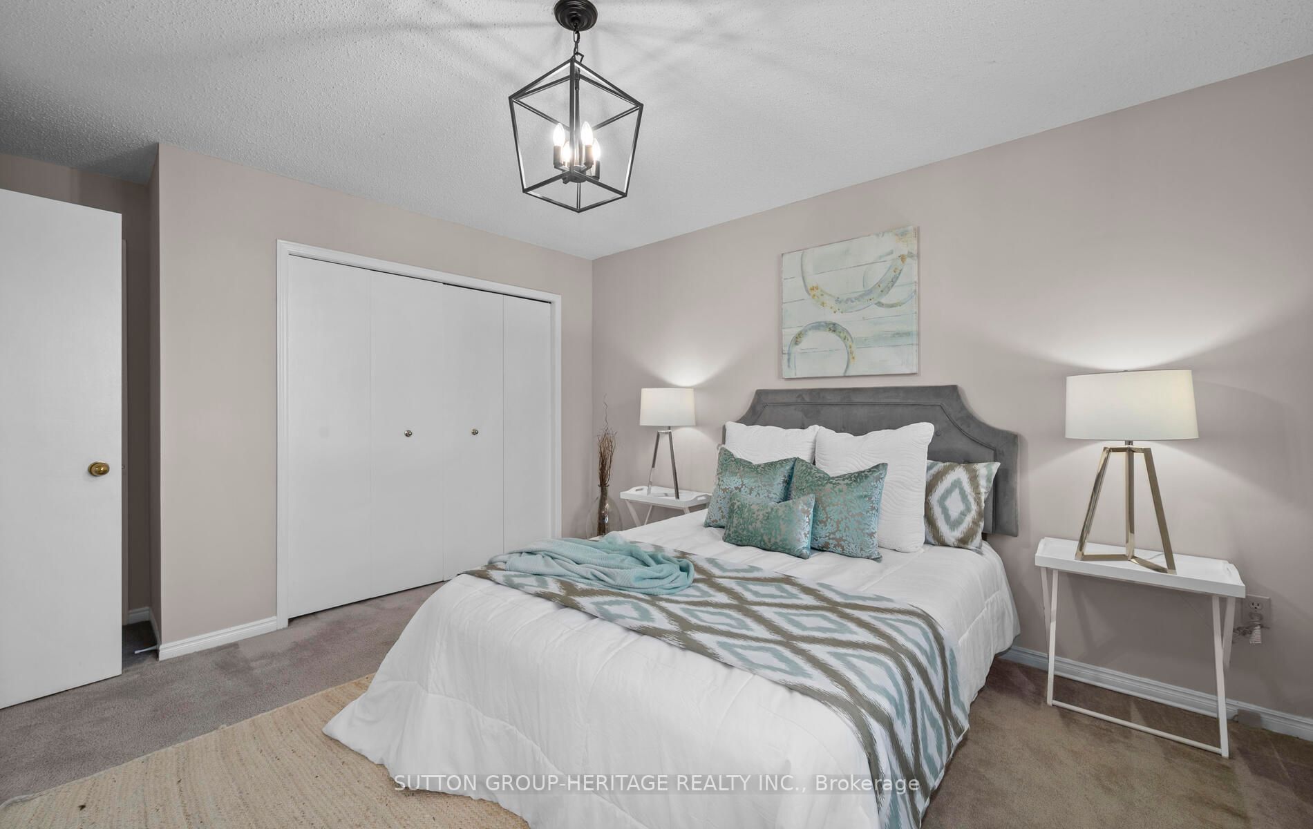 260 Glenabbey Dr