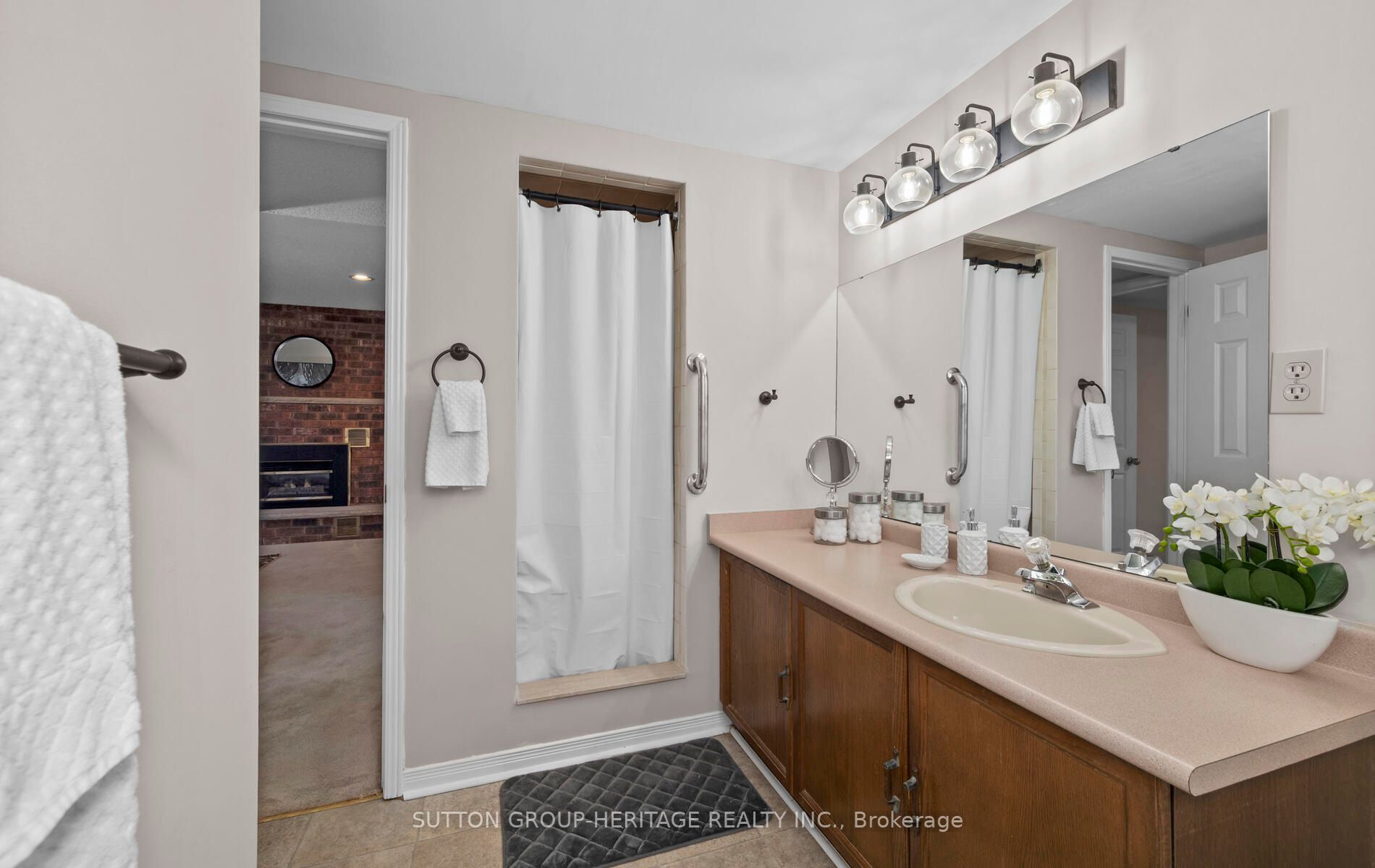 260 Glenabbey Dr