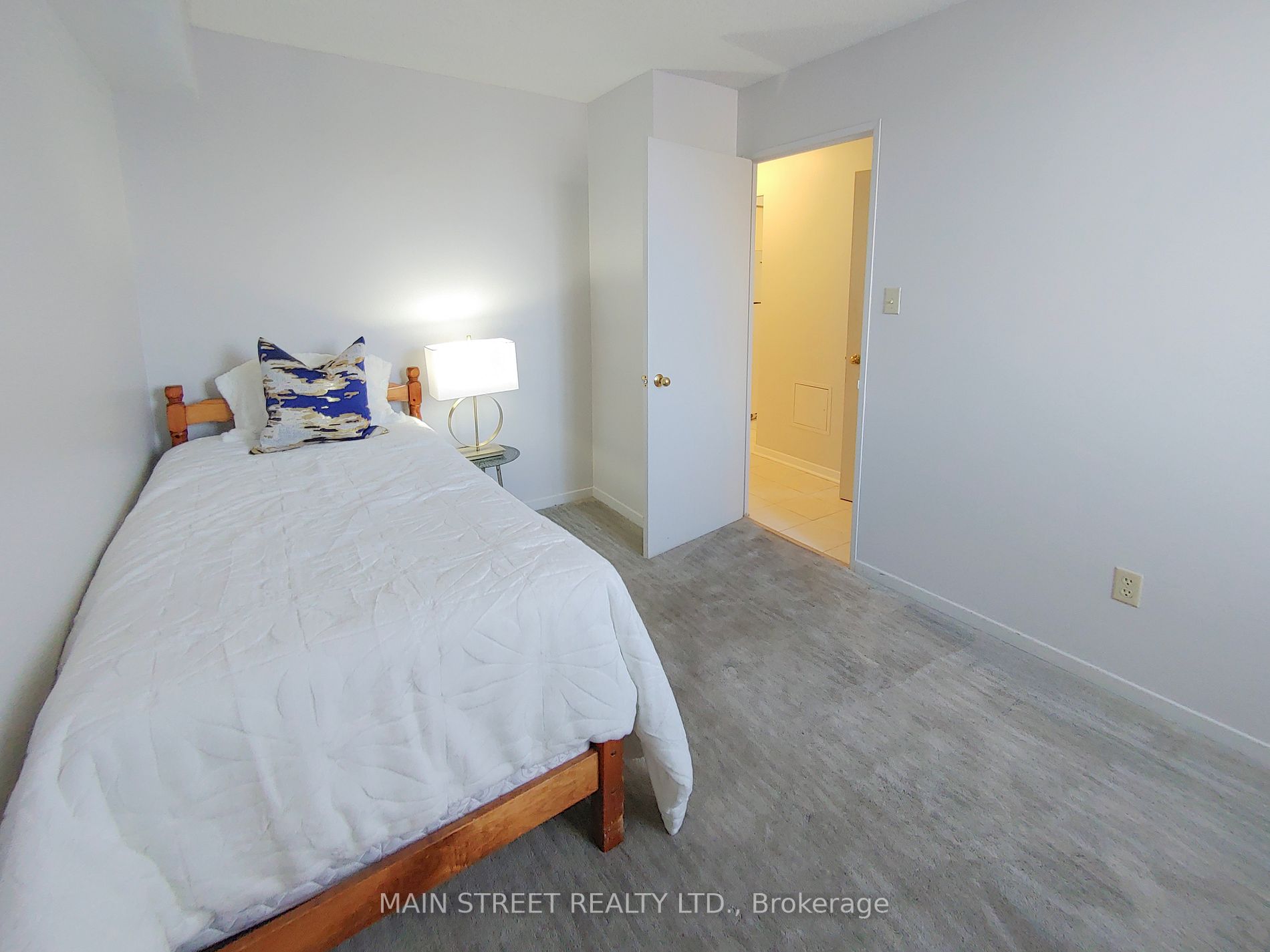 15 Sewells Rd, #302