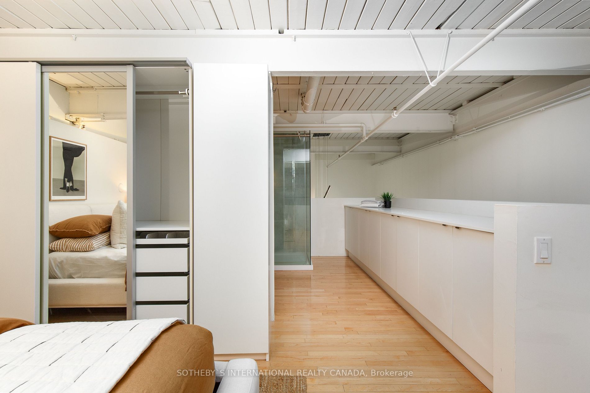 1173 Dundas St E, #216