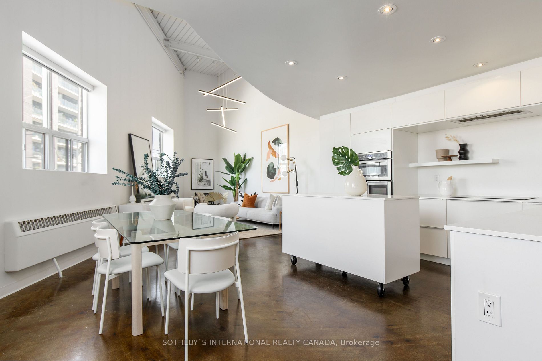 1173 Dundas St E, #216