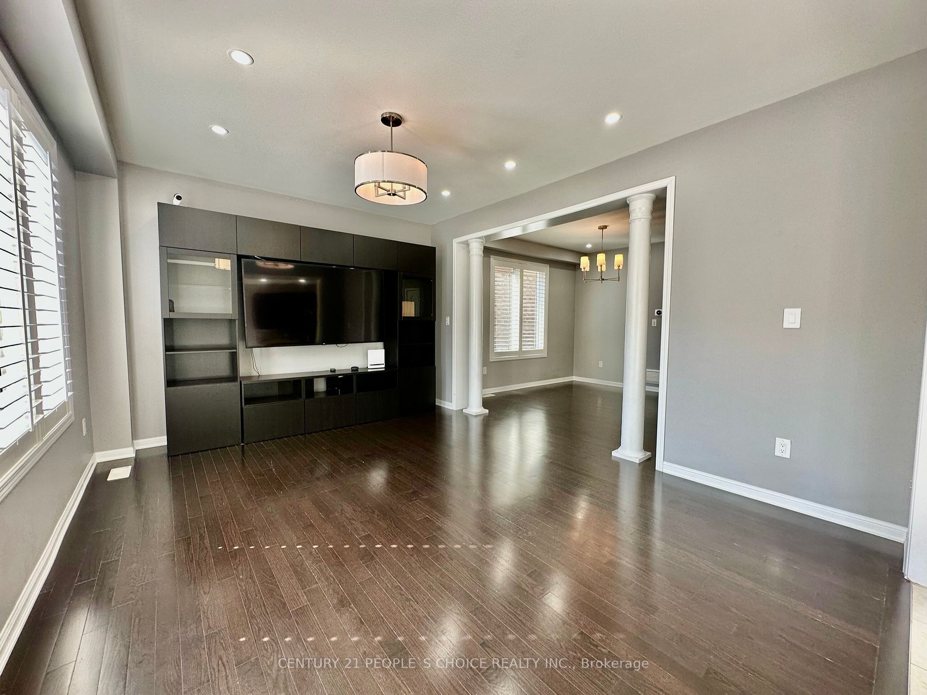 1821 Parkhurst Crescent