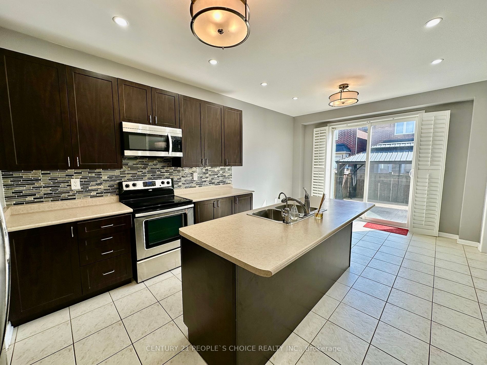 1821 Parkhurst Crescent