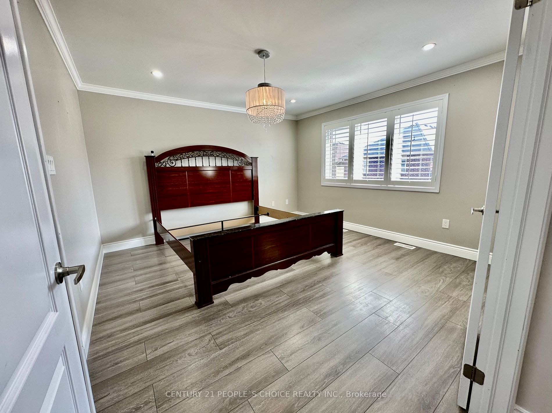 1821 Parkhurst Crescent