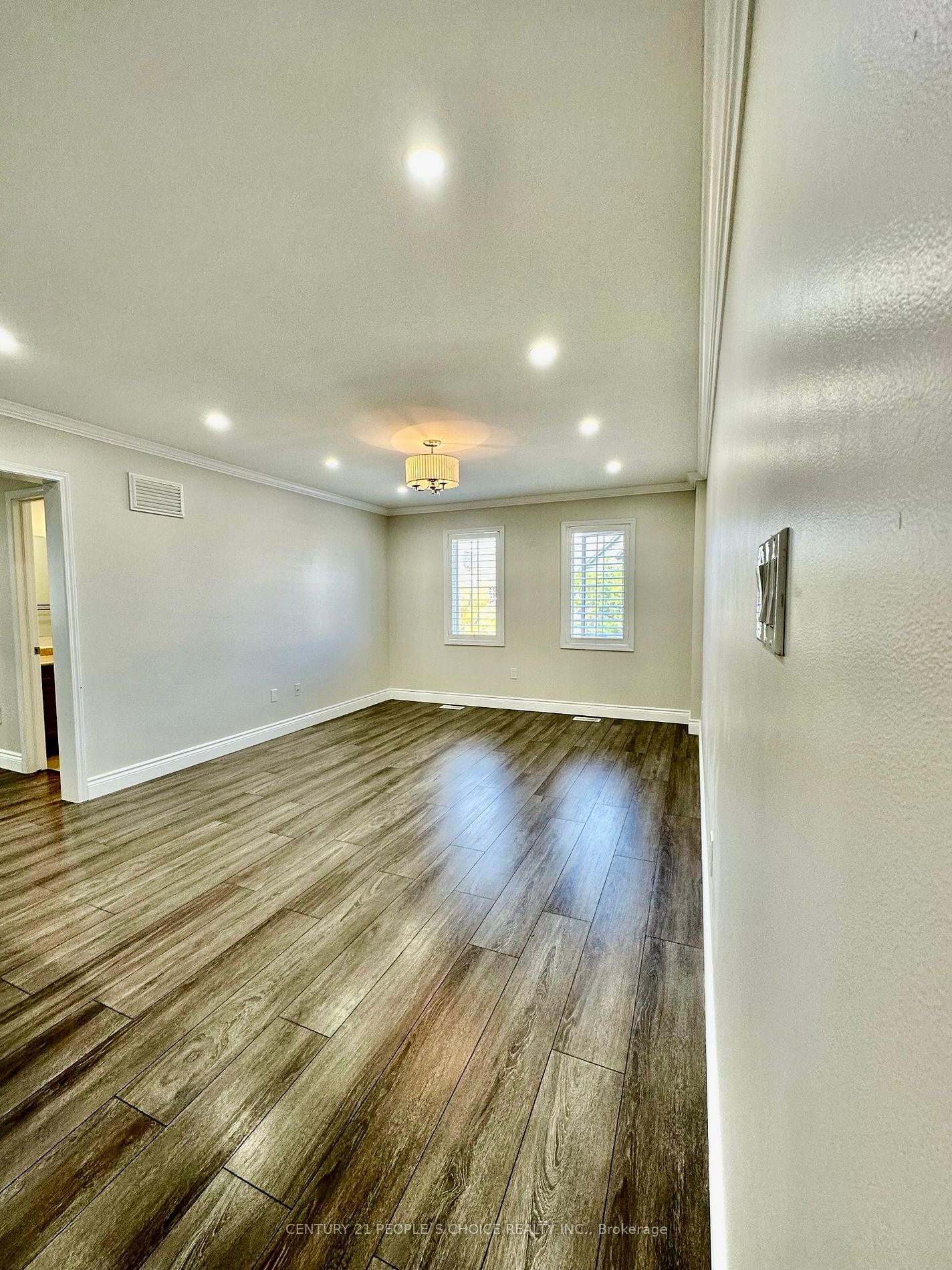 1821 Parkhurst Crescent